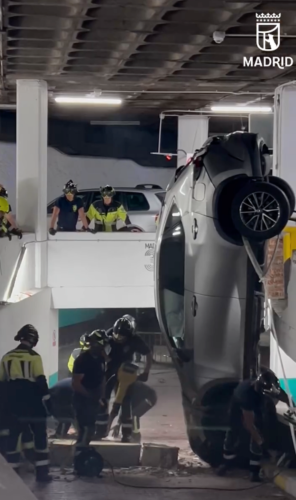 Lexus, Lexus NX, La Policía de Madrid tiene que cerrar el céntrico túnel de Olavide para rescatar este Lexus NX
