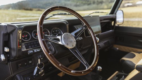 Helderburg Byzek crea el Land Rover Defender D110 que conduciría James Bond