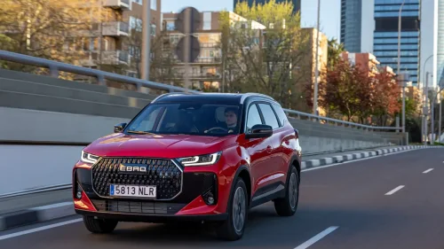 EBRO S700, el SUV híbrido fabricado en España para toda la familia