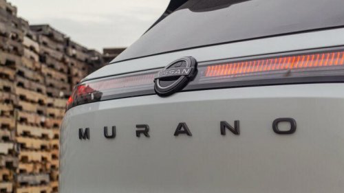 Nissan Murano vs Toyota Crown Signia comparison