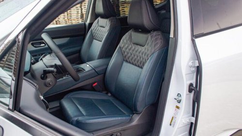 Nissan, Nissan Murano, Toyota, Toyota Crown, Nissan Murano vs Toyota Crown Signia comparison