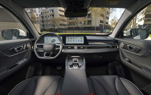 He probado el nuevo Ebro S700 híbrido y ojo, porque va a hacer mucho daño en el mercado con su precio por debajo de 30 mil euros