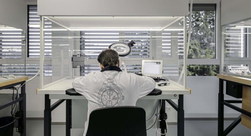 Porsche estrena una nueva fábrica en Suiza en un edificio histórico, pero no es para construir coches