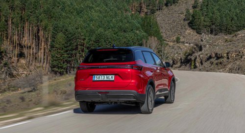 He probado el nuevo Ebro S700 híbrido y ojo, porque va a hacer mucho daño en el mercado con su precio por debajo de 30 mil euros