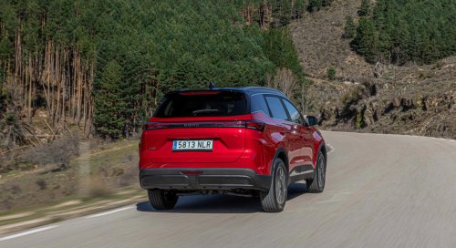 He probado el nuevo Ebro S700 híbrido y ojo, porque va a hacer mucho daño en el mercado con su precio por debajo de 30 mil euros