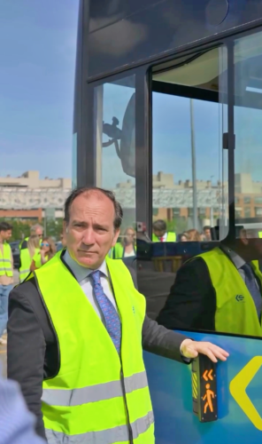 ¿Un avisador de peatones? La EMT lo prueba en un bus para reducir los atropellos