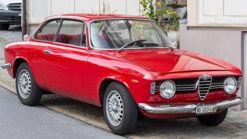 10 vintage cars that were ahead of their time