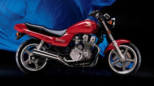 What's the difference between motorcycle and car engines?