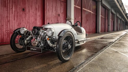 What's the difference between motorcycle and car engines?