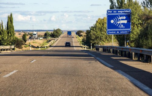 ¿Cómo recurrir una multa de un radar? Esta abogada no piensa pagarla porque ha encontrado un vacío legal: se fijó en este detalle