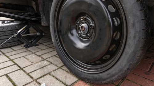 How well does the tire sealant kit that replaced your spare tire actually work? Here's what experts say