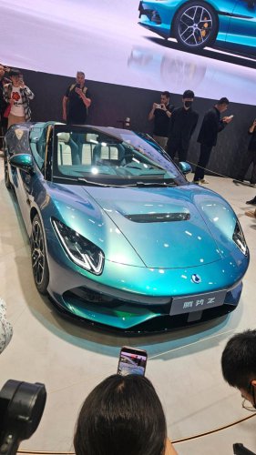 Denza presenta un precioso descapotable de 2+2 plazas en Pekín: atento a su línea y a su capota