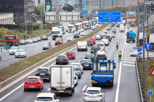 La DGT señala las carreteras en las que te pueden multar por ir solo en el coche