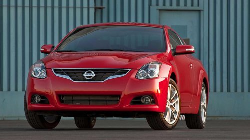 Nissan's final V6-powered and manual-equipped Altima is a steal in 2026