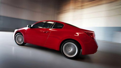 Nissan's final V6-powered and manual-equipped Altima is a steal in 2026