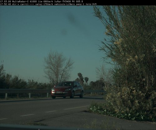 Denunciado penalmente un conductor novel tras esconder los Mossos un radar detrás de unos matorrales