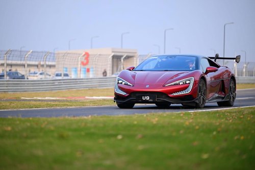 Prueba Yangwang U9: viajamos a China para probar las prestaciones de este supercar de 1.300 CV