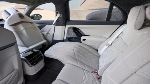 2027 BMW 7 Series vs. 2027 Mercedes-Benz S-Class: BMW’s high-tech flagship takes on the luxury benchmark