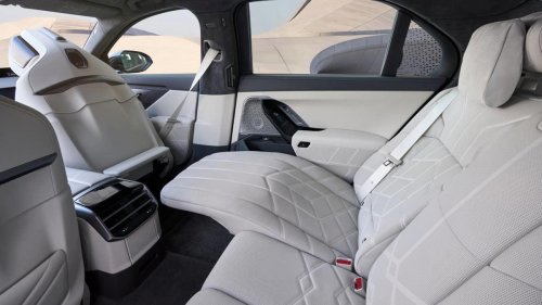 2027 BMW 7 Series vs. 2027 Mercedes-Benz S-Class: BMW’s high-tech flagship takes on the luxury benchmark