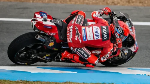Marc Márquez aprovecha la lluvia para hacer la pole en Jerez