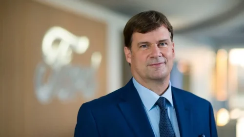 El CEO de Ford, Jim Farley, cree que Tesla ya no es la referencia en coches eléctricos y sí estas dos marcas chinas
