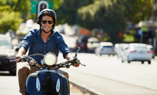 Casi la mitad de los motoristas que circulan por autopistas ignoran los límites de velocidad