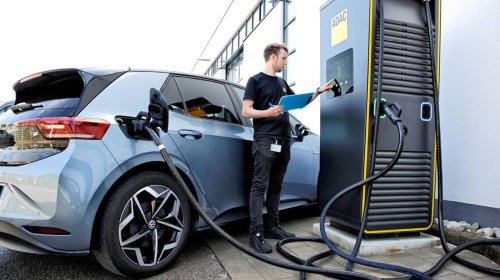 Un nuevo informe del ADAC confirma: los coches eléctricos se averían menos que los de combustión