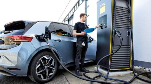 Un nuevo informe del ADAC confirma: los coches eléctricos se averían menos que los de combustión