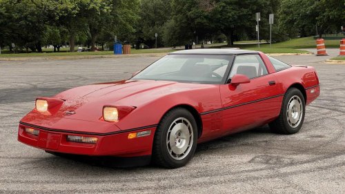 Here’s why the Dodge Viper never outsold the Chevrolet Corvette