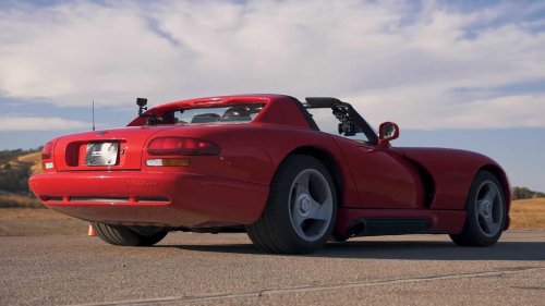 Here’s why the Dodge Viper never outsold the Chevrolet Corvette