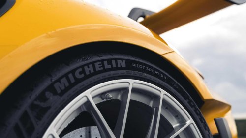 Porsche GT3 RS badge: A symbol of precision engineering