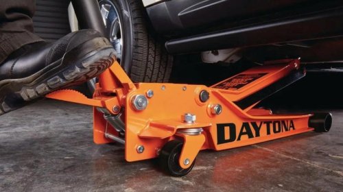 4 floor jacks that outshine Harbor Freight's Daytona