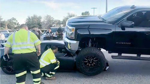 Lamborghini, Shocking footage: Florida woman drives over parked Lamborghini