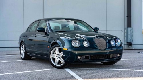 10 fast V8-powered performance cars everyone forgot about