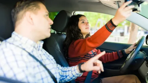 La DGT permitirá sacarse el carnet de conducir con 17 años: estas son las condiciones