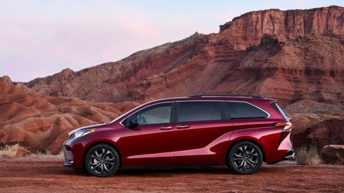 Toyota, Need an efficient minivan? This hybrid Toyota can be had with a discount on the used market