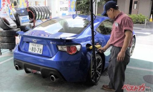 ガソリン代節約の落とし穴? ハイオク仕様にレギュラーガソリンを半分混ぜても大丈夫なのか?