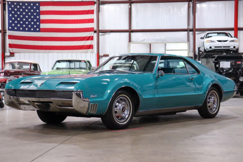 30 head-turning cars from the ’60s