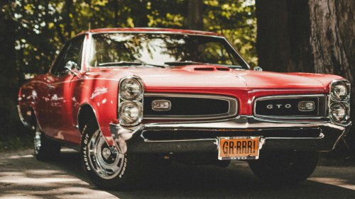 10 greatest muscle cars of all time &amp; 10 modern successors worth owning