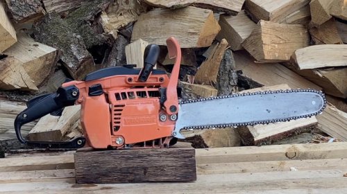 Astoundingly, two separate companies tried rotary-engined chainsaws