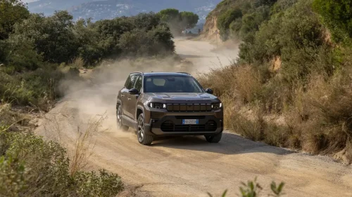 Nuevo Jeep Compass: rediseño offroad, alma eléctrica y más tecnología que nunca
