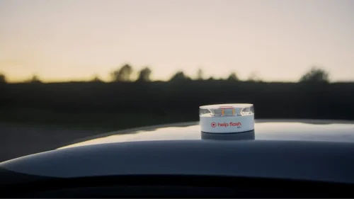 Fracaso de la DGT y su baliza V16: el 83% de los conductores no la utilizan para avisar de la incidencia, según un estudio