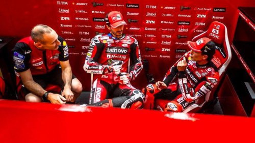 Marc Márquez se defiende de las acusaciones de Bagnaia y Di Giannantonio: “Yo no digo la dirección de la moto, solo su reacción”