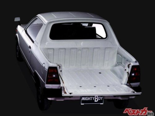 こんなクルマ もう二度と出ない… ほぼ絶滅寸前の「脱力系ゆるふわ車」3選 今買わなきゃ損?