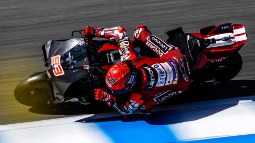 Marc Márquez se defiende de las acusaciones de Bagnaia y Di Giannantonio: “Yo no digo la dirección de la moto, solo su reacción”
