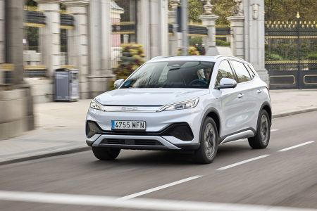 Mercedes, Hyundai, 490 euros al año en Mercedes y 160 en Hyundai: la OCU destapa un abismo al pasar por el taller