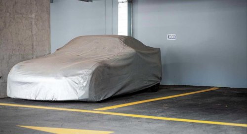 La ley sobre responsabilidad civil lo confirma: pueden multarte con 3.000 euros por tener un coche parado en el garaje