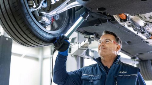 Mercedes, Hyundai, 490 euros al año en Mercedes y 160 en Hyundai: la OCU destapa un abismo al pasar por el taller