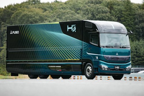 「燃料電池」と「水素エンジン」どっちも重要! 2種類のパワートレーンを使い分ける三菱ふそうの「水素駆動大型トラック」を振り返る!