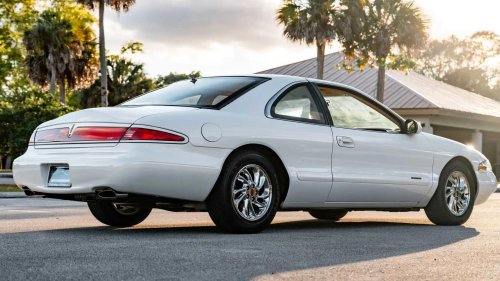 If you want a cheap luxury coupe, this V8 Lincoln could be perfect